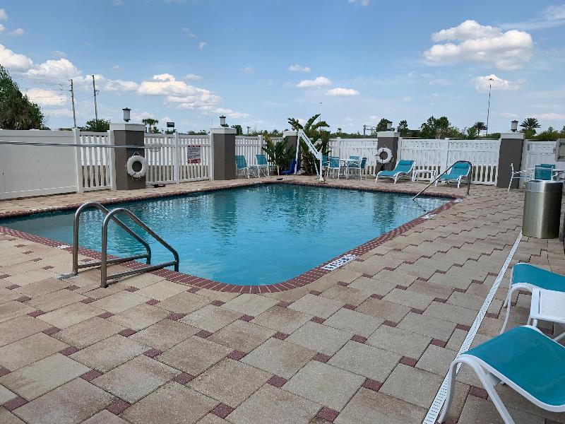 Holiday Inn Express and Suites Orlando South Daven image