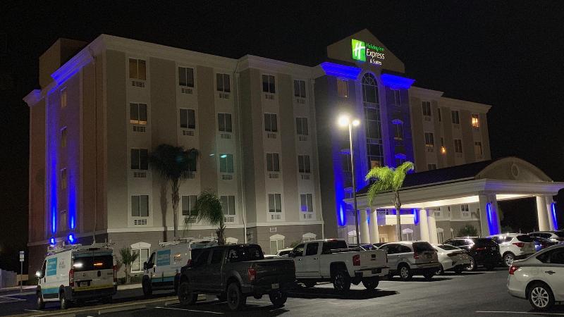 Holiday Inn Express and Suites Orlando South Daven image