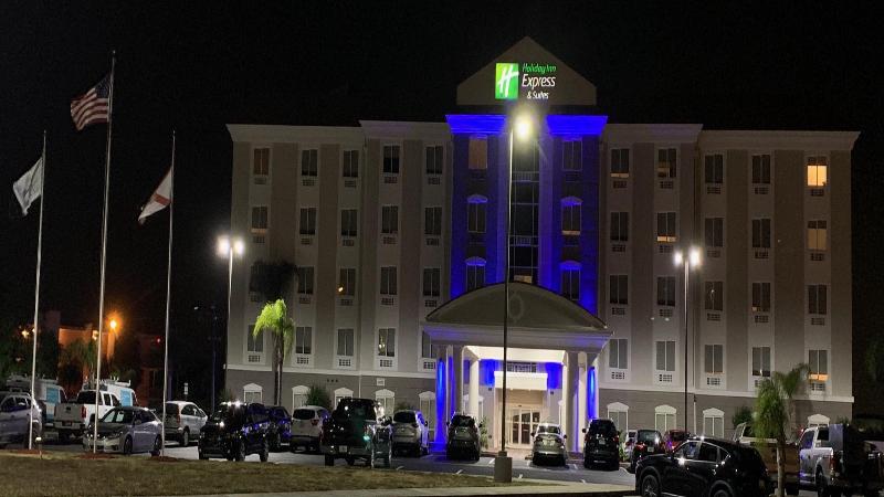 Holiday Inn Express and Suites Orlando South Daven image