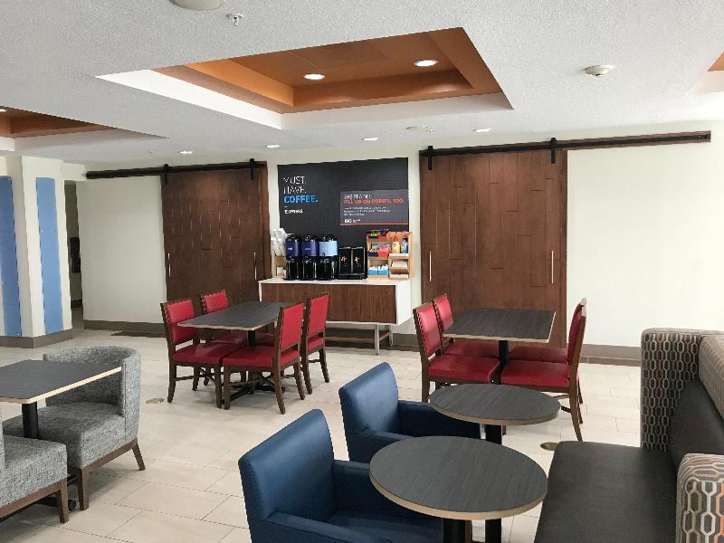 Holiday Inn Express and Suites Orlando South Daven image