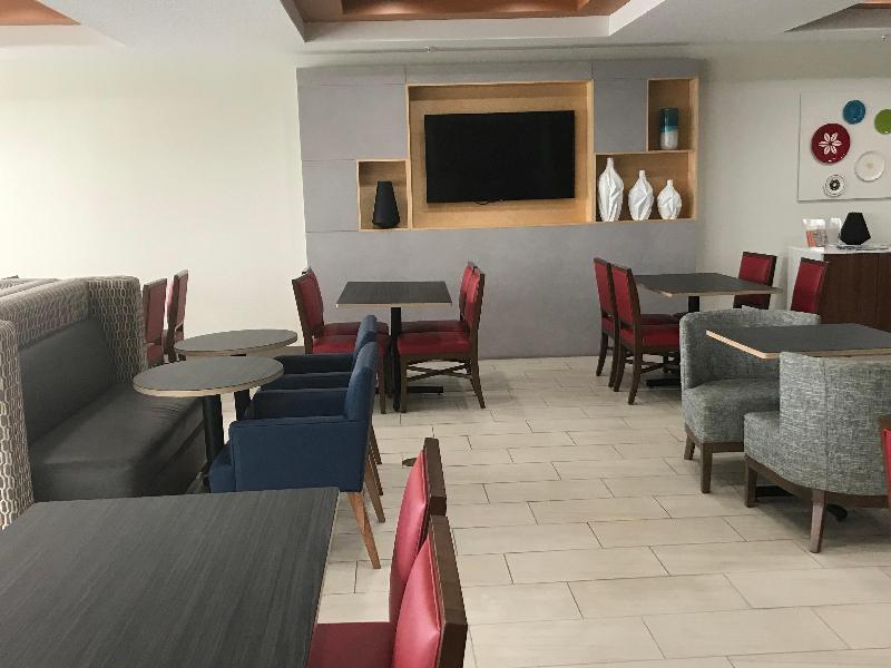 Holiday Inn Express and Suites Orlando South Daven image