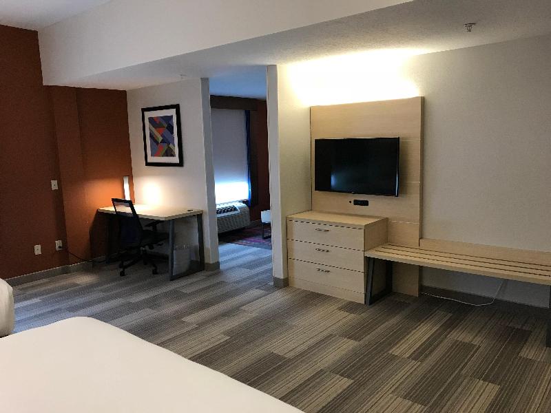 Holiday Inn Express and Suites Orlando South Daven image