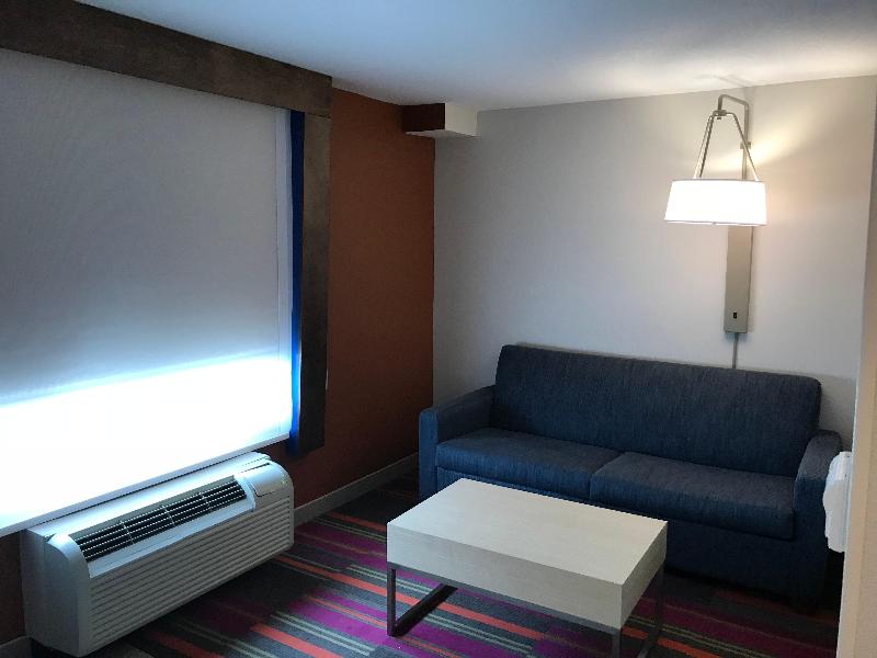 Holiday Inn Express and Suites Orlando South Daven image