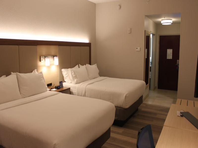 Holiday Inn Express and Suites Orlando South Daven image