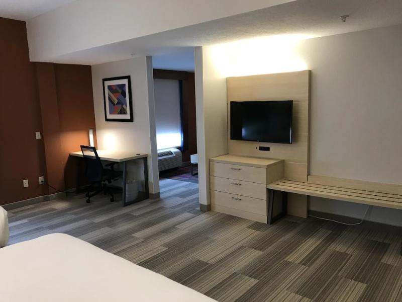Holiday Inn Express and Suites Orlando South Daven image