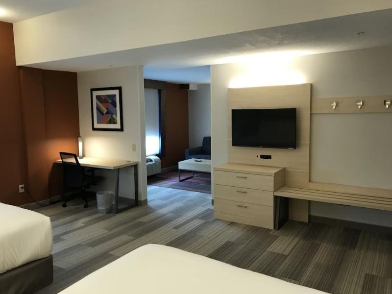 Holiday Inn Express and Suites Orlando South Daven image