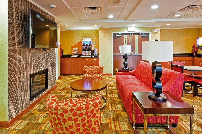 Holiday Inn Express and Suites Memphis Germantown
