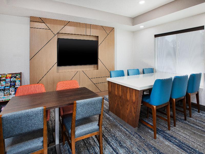Holiday Inn Express and Suites West Monroe image