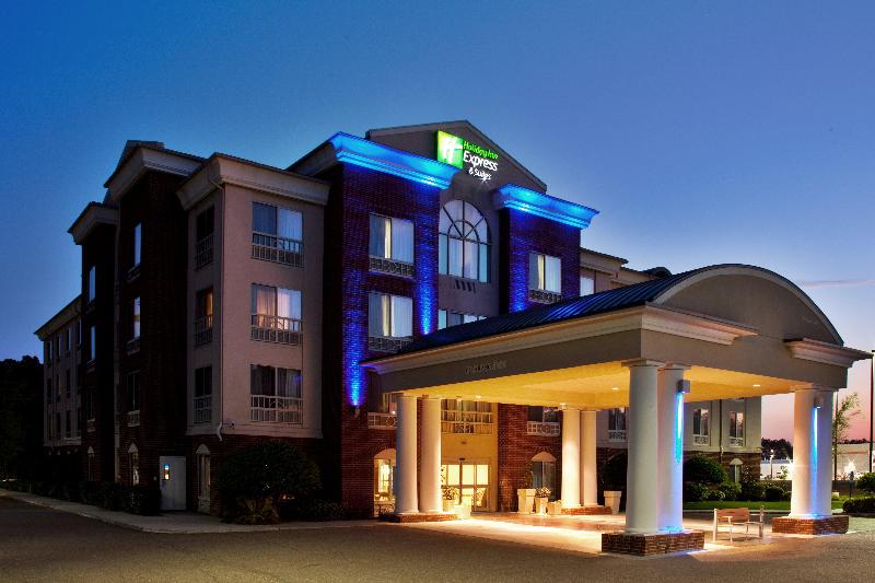 Holiday Inn Express and Suites West Monroe image