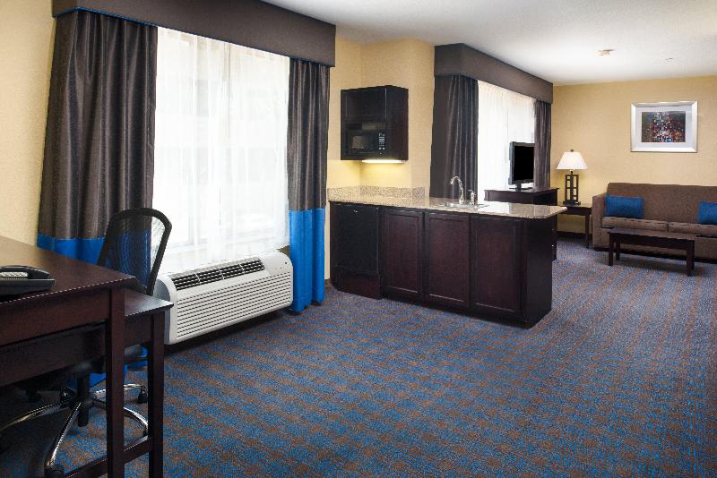 Holiday Inn Express and Suites West Monroe image