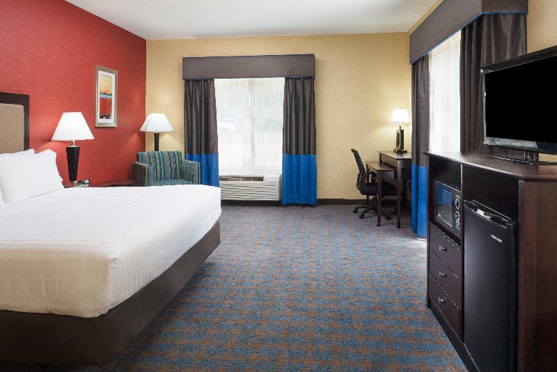 Holiday Inn Express and Suites West Monroe image