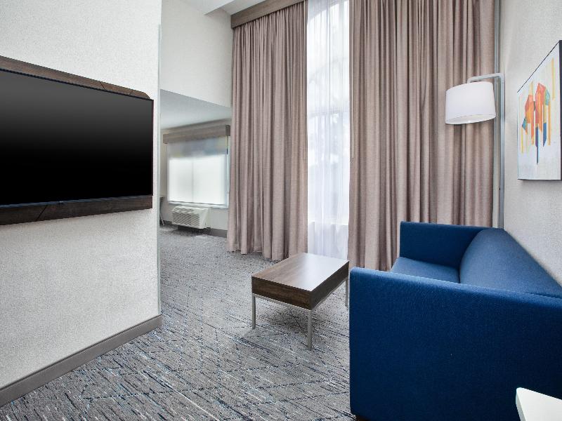 Holiday Inn Express and Suites West Monroe image