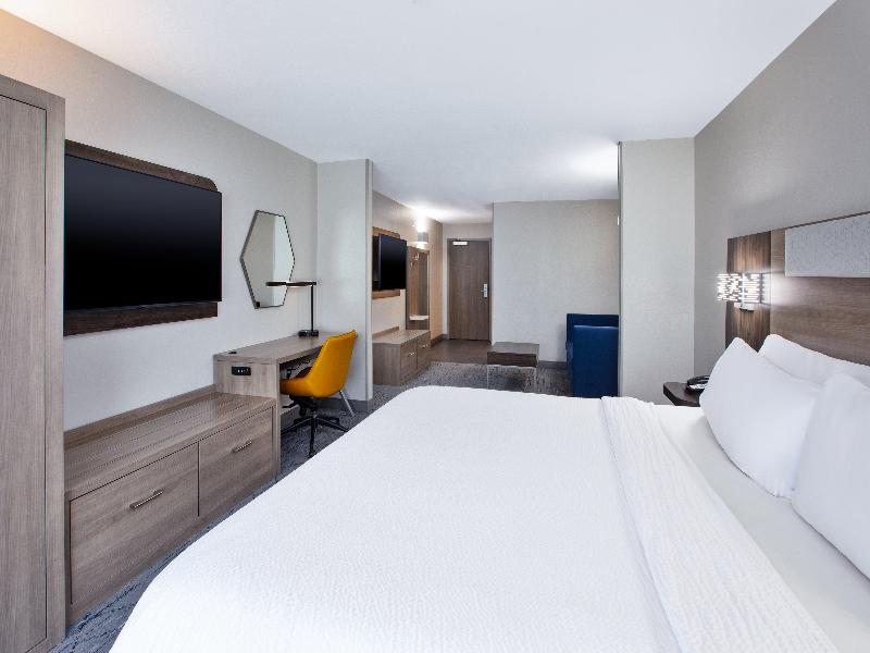 Holiday Inn Express and Suites West Monroe image
