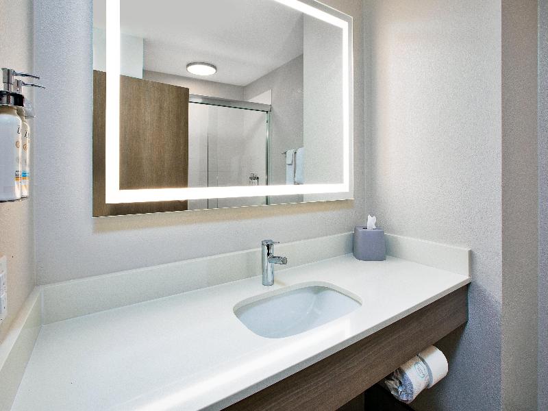 Holiday Inn Express and Suites West Monroe image