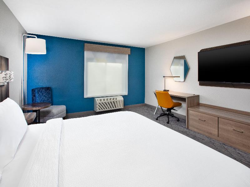 Holiday Inn Express and Suites West Monroe image
