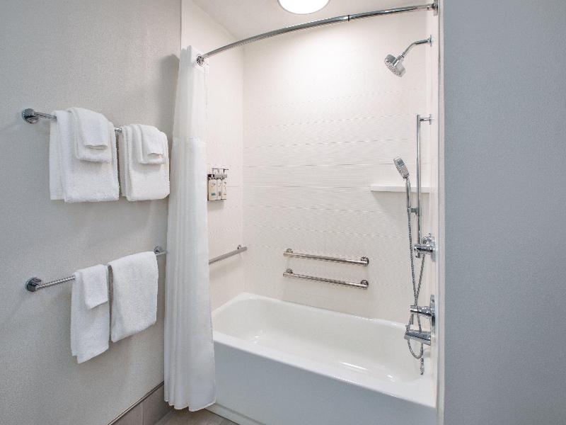 Holiday Inn Express and Suites West Monroe image