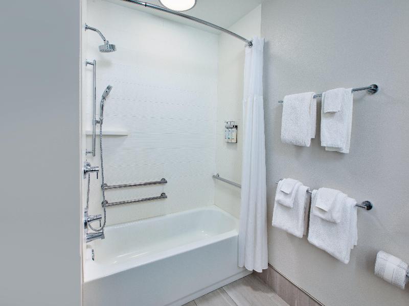 Holiday Inn Express and Suites West Monroe image