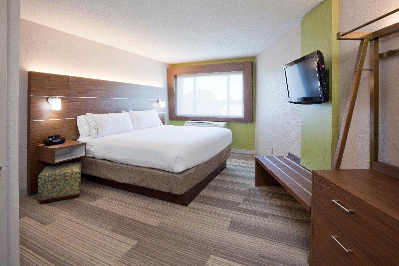 Holiday Inn Express and Suites Minneapolis Golden image