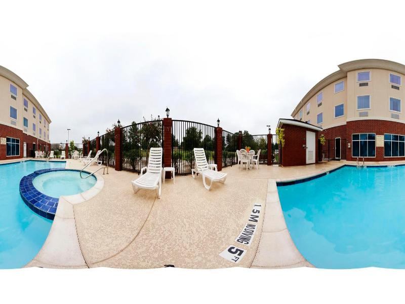 Holiday Inn Express & Suites New Boston by IHG image