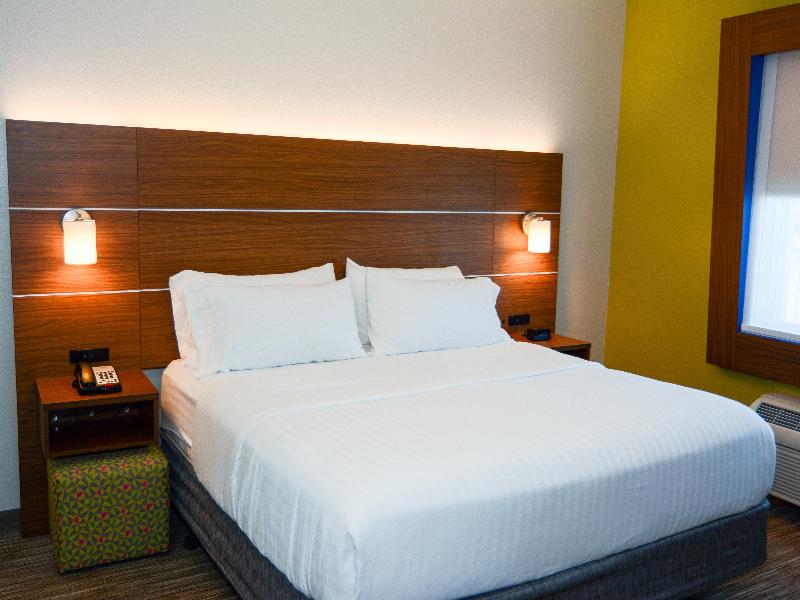 Holiday Inn Express & Suites New Boston by IHG image