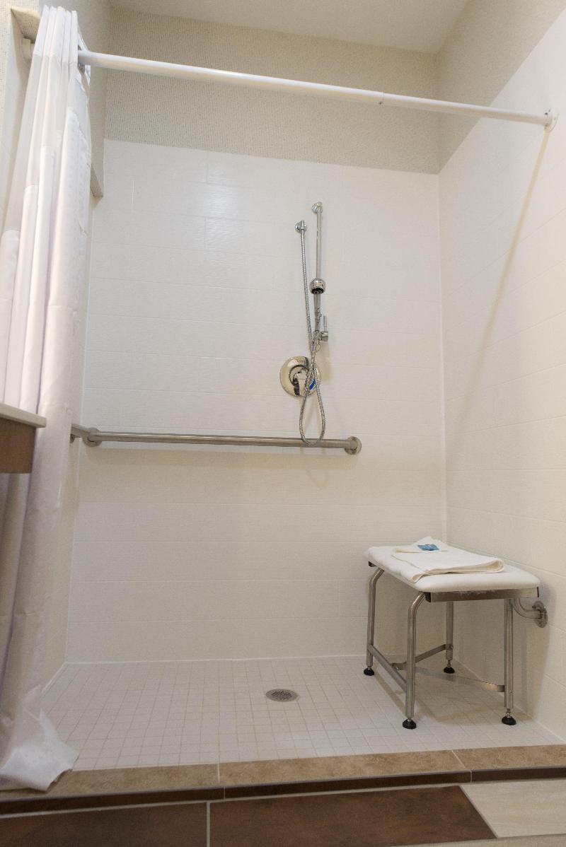 Holiday Inn Express and Suites North East Erie I 9 photo 19