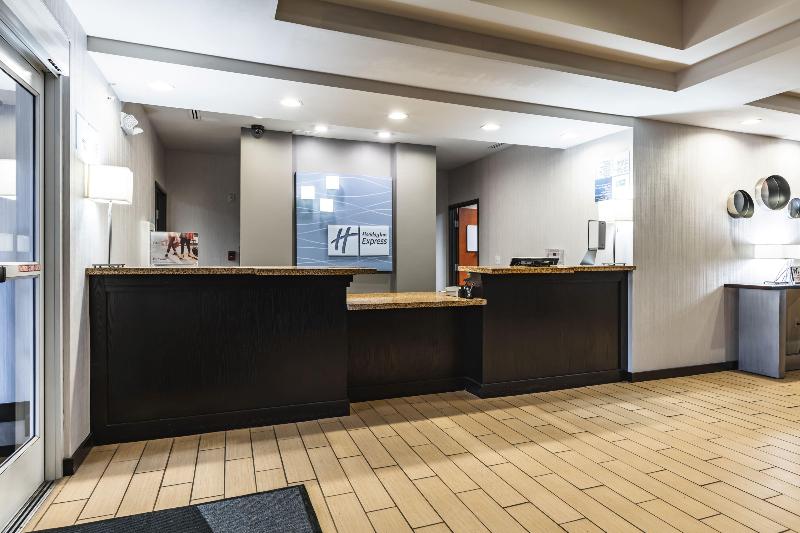 Holiday Inn Express & Suites New Martinsville image
