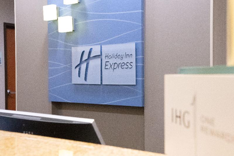 Holiday Inn Express & Suites New Martinsville image
