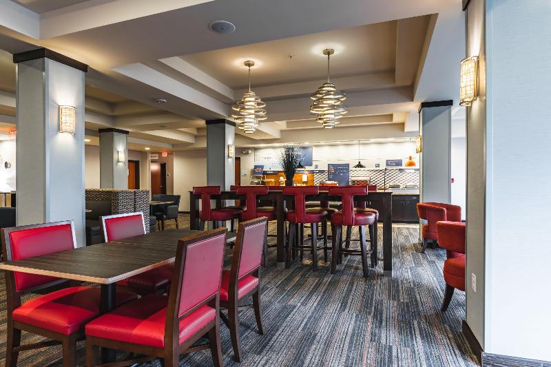 Holiday Inn Express & Suites New Martinsville image