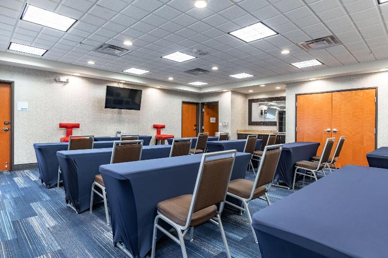 Holiday Inn Express & Suites New Martinsville image