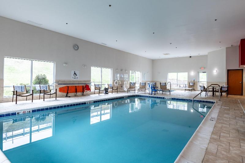 Holiday Inn Express & Suites New Martinsville image