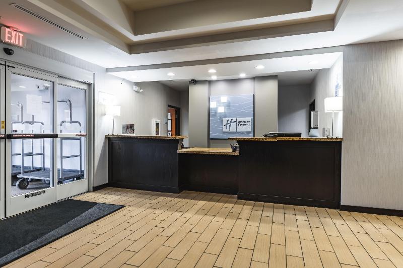 Holiday Inn Express & Suites New Martinsville image
