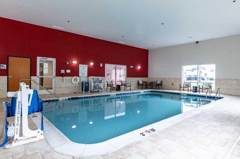 Holiday Inn Express & Suites New Martinsville image
