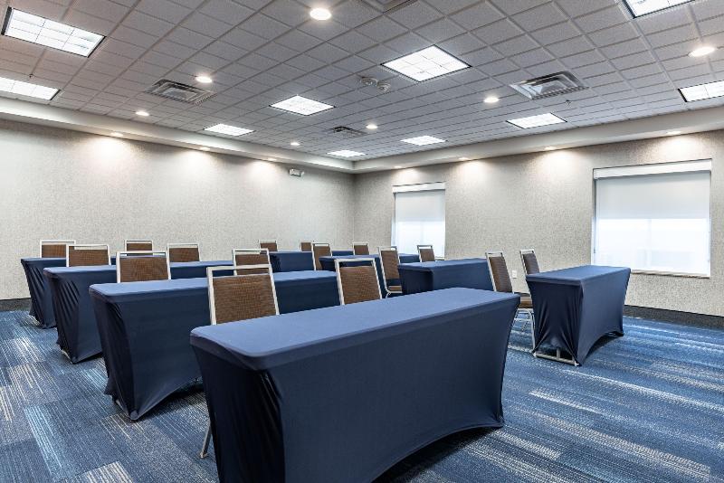 Holiday Inn Express & Suites New Martinsville image