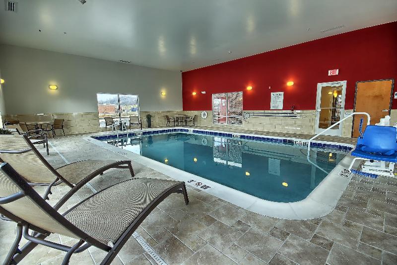 Holiday Inn Express & Suites New Martinsville image