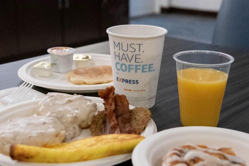 Holiday Inn Express & Suites New Martinsville image