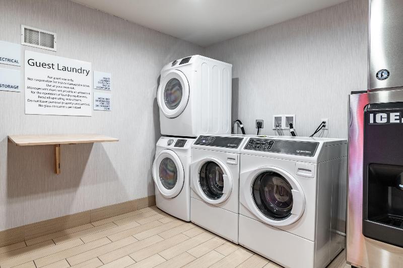 Holiday Inn Express & Suites New Martinsville image