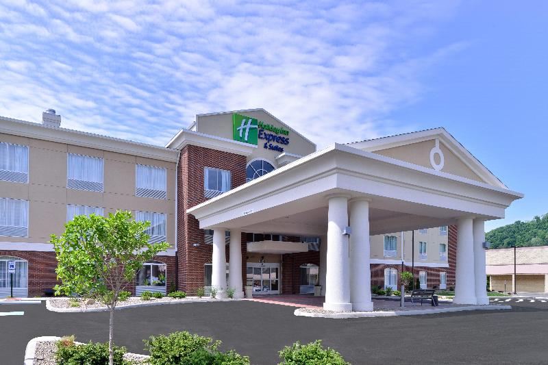 Holiday Inn Express & Suites New Martinsville image