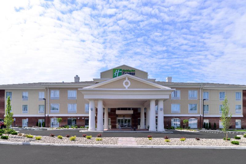 Holiday Inn Express & Suites New Martinsville image
