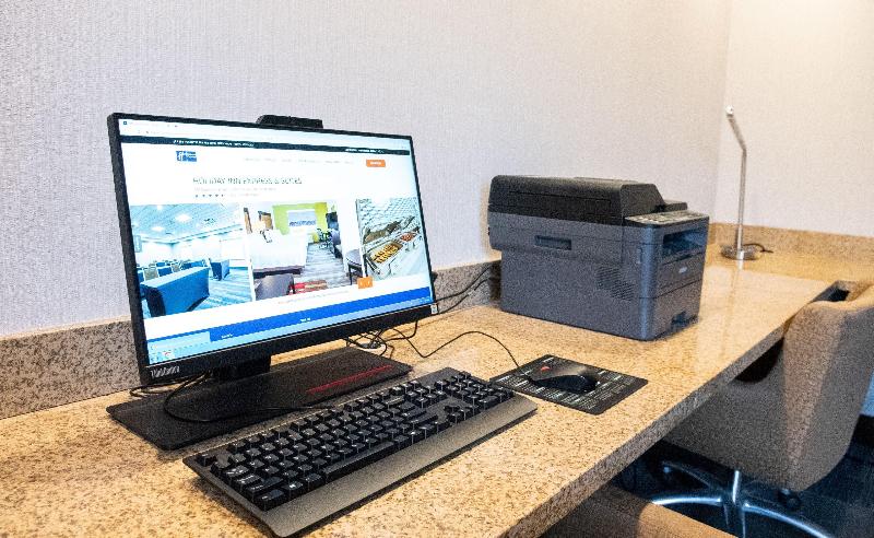 Holiday Inn Express & Suites New Martinsville image