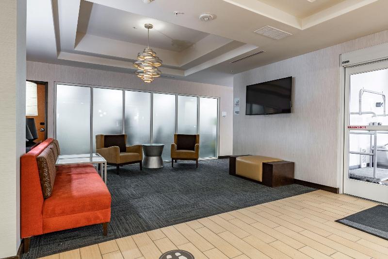 Holiday Inn Express & Suites New Martinsville image