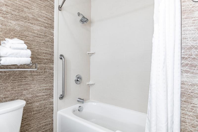 Holiday Inn Express & Suites New Martinsville image