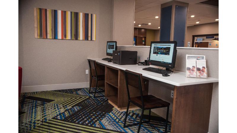 Hotel Holiday Inn Express and Suites Norfolk