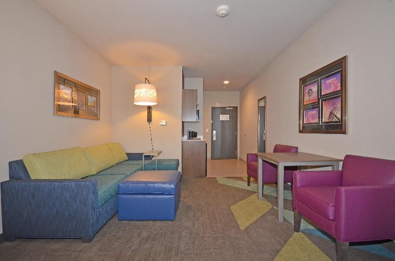 Holiday Inn Express Oklahoma City Mid Arpt Area photo 24