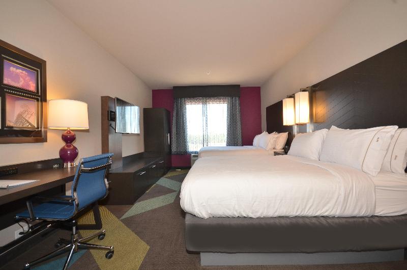 Holiday Inn Express Oklahoma City Mid Arpt Area photo 17