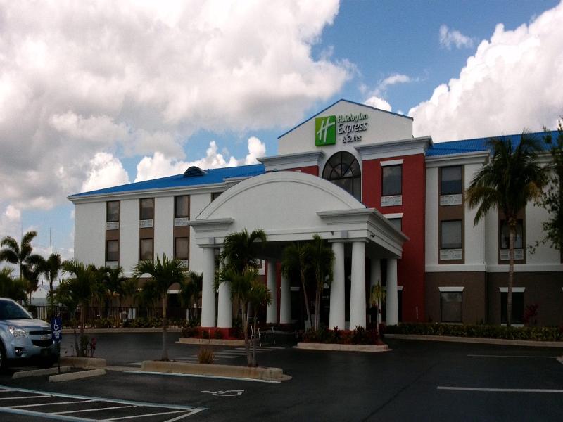 Holiday Inn Express and Suites Lake Okeechobee image