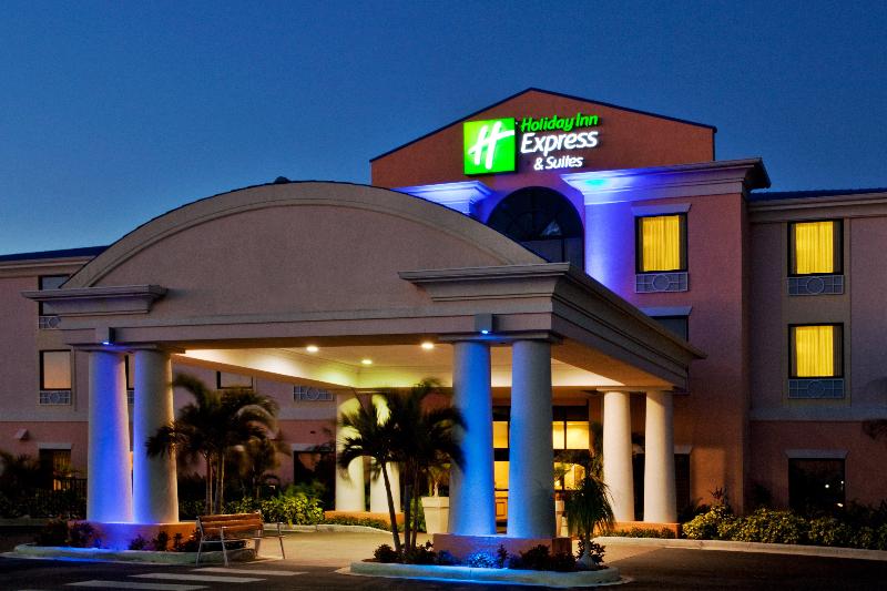 Holiday Inn Express and Suites Lake Okeechobee image