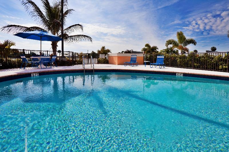 Holiday Inn Express and Suites Lake Okeechobee image