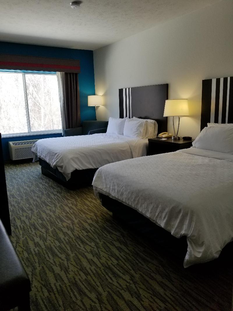 Holiday Inn Express and Suites Omaha West