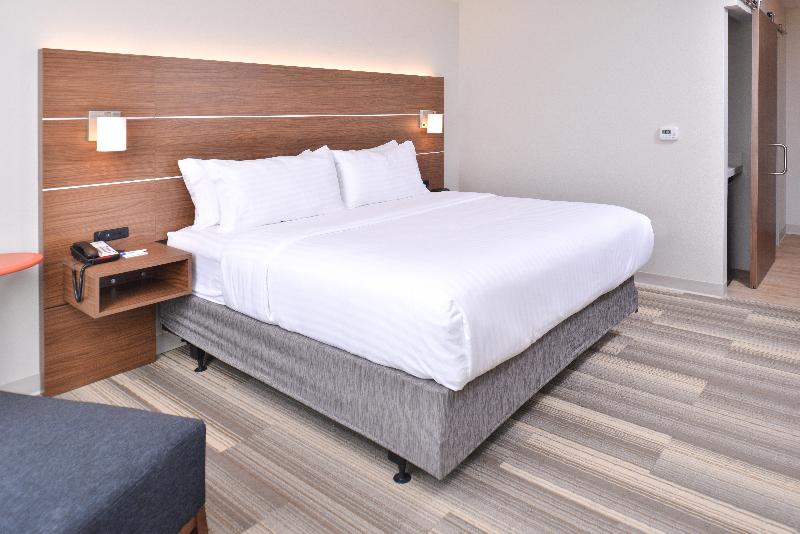 Holiday Inn Express and Suites Omaha Airport photo 19