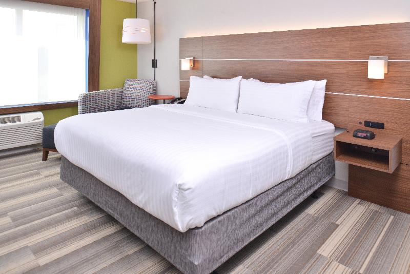Holiday Inn Express and Suites Omaha Airport photo 21